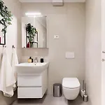 Luxury - Ev Plug-in Parking スプリト